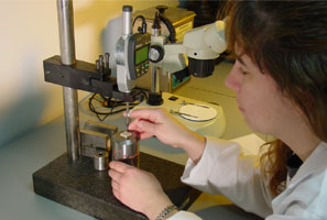 Customer Challenge: Reduce Cost of Manufacturing Customer Challenge: Reduce Cost of Manufacturing